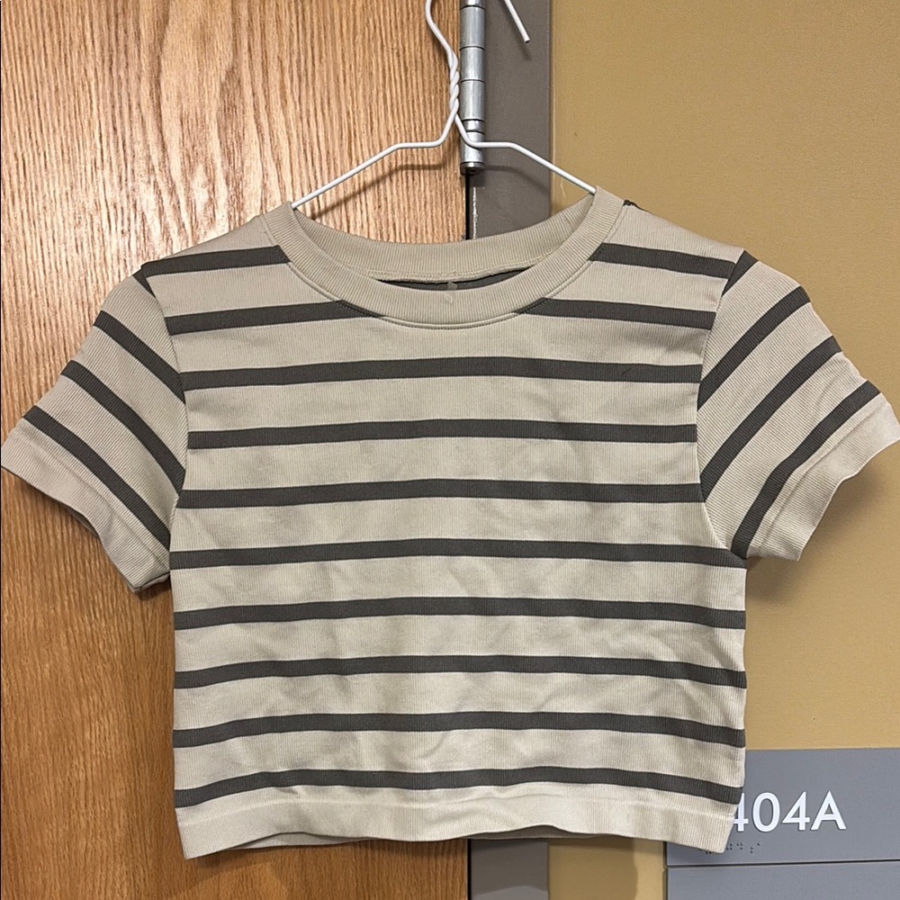 Stripped Grey-Crème Crop Shirt